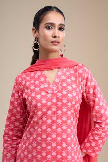 Khwaab By Sanjana Lakhani_Pink Cotton V-neck Butti Print Straight Kurta Set _Online_at_Aza_Fashions