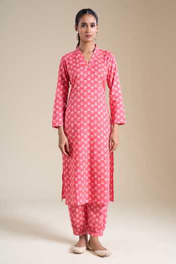 Khwaab By Sanjana Lakhani_Pink Cotton V-neck Butti Print Straight Kurta Set _at_Aza_Fashions