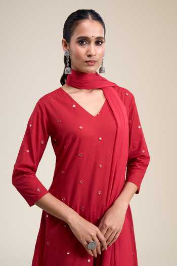 Khwaab By Sanjana Lakhani_Red Cotton V-neck, Yes Embellished Straight Kurta Set _Online_at_Aza_Fashions