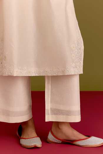 Devnaagri Ivory Chanderi, Silk, Organza V-neck Embroidered Yoke Kurta Set Online at Aza Fashions Devnaagri_Ivory Chanderi, Silk, Organza V-neck Embroidered Yoke Kurta Set _Online_at_Aza_Fashions