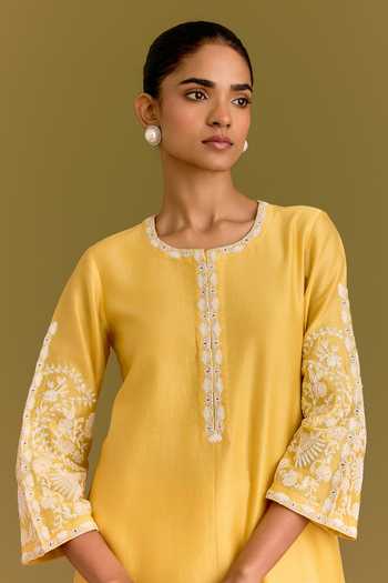 Buy_Devnaagri_Yellow Silk, Chanderi, Organza Round Neck, Yes Placed Embroidered Kurta Set 