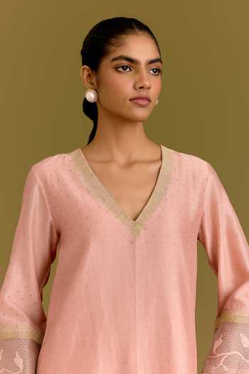 Buy Devnaagri Pink , Chanderi, , Kurta Set With Floral Pattern Dupatta Online at Aza Fashions Buy_Devnaagri_Pink , Chanderi, , Kurta Set With Floral Pattern Dupatta _Online_at_Aza_Fashions