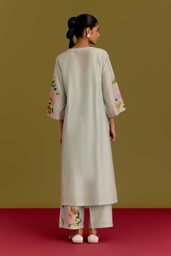 Devnaagri Floral Pattern Kurta Set 