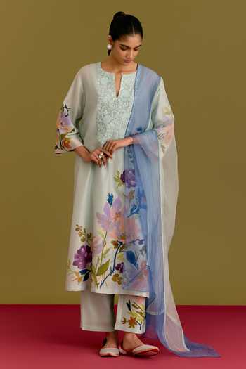 Devnaagri Floral Pattern Kurta Set 