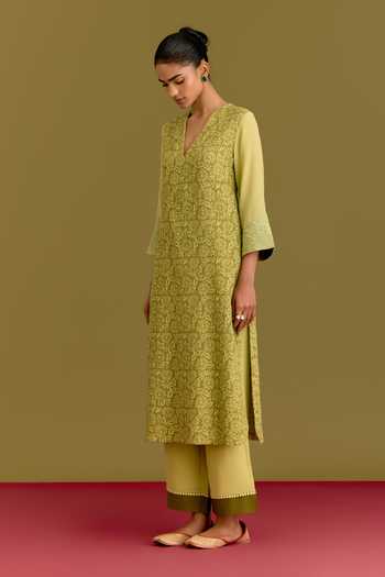 Devnaagri_Green Cotton, Organza, Kota Doria V-neck, Yes Floral Pattern Kurta Set _Online_at_Aza_Fashions