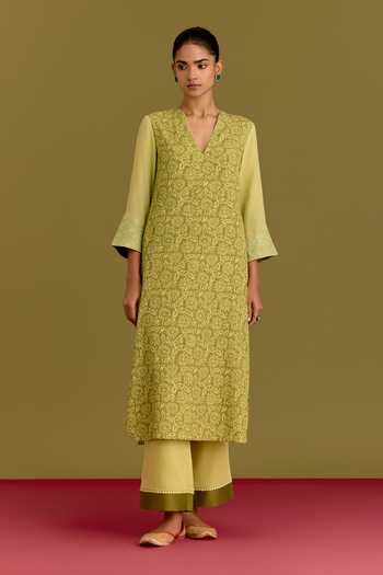Buy_Devnaagri_Green Cotton, Organza, Kota Doria V-neck, Yes Floral Pattern Kurta Set _Online_at_Aza_Fashions