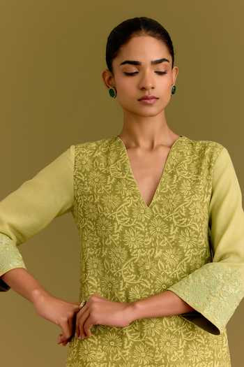 Shop_Devnaagri_Green Cotton, Organza, Kota Doria V-neck, Yes Floral Pattern Kurta Set _Online_at_Aza_Fashions