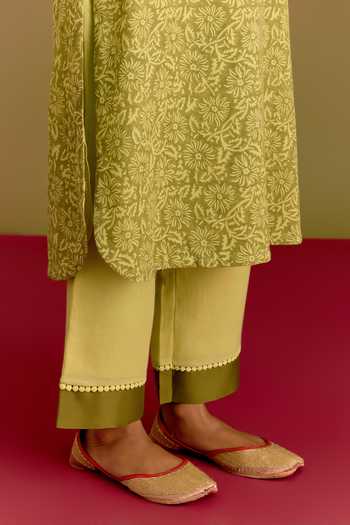 Devnaagri_Green Cotton, Organza, Kota Doria V-neck, Yes Floral Pattern Kurta Set _at_Aza_Fashions