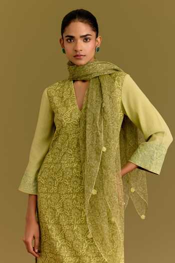 Buy_Devnaagri_Green Cotton, Organza, Kota Doria V-neck, Yes Floral Pattern Kurta Set 