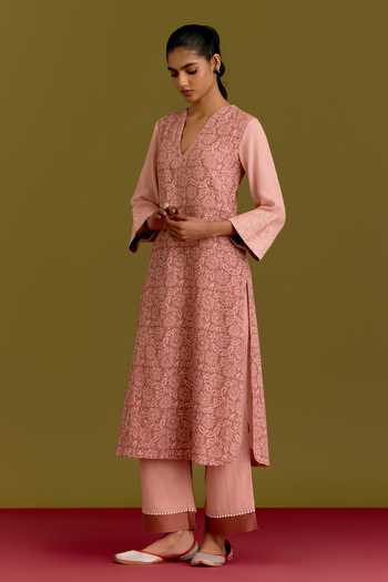 Devnaagri_Pink Cotton, Organza V-neck Floral Hand Block Print Kurta Set _Online_at_Aza_Fashions