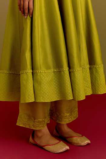 Buy_Devnaagri_Green Chanderi, Silk Organza V-neck Embroidered Bodice Anarkali Set 