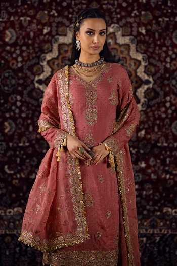 Lashkaraa Coral Organza, Viscose V-neck, Yes Zari Embroidered Kurta Set at Aza Fashions Lashkaraa_Coral Organza, Viscose V-neck, Yes Zari Embroidered Kurta Set _at_Aza_Fashions