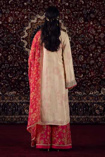 Lashkaraa Embroidered Straight Kurta Set 
