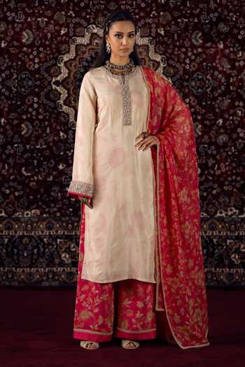 Lashkaraa Embroidered Straight Kurta Set 