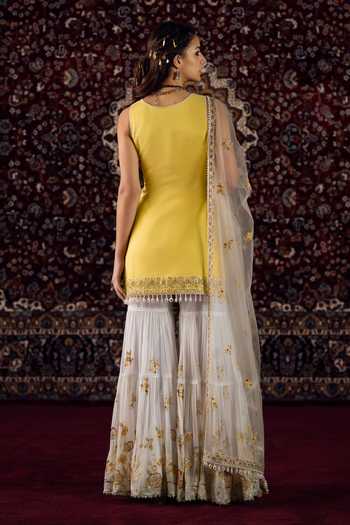 Lashkaraa Embroidered Sleeveless Kurta Set 