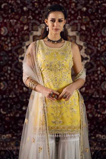 Lashkaraa Yellow Georgette, Net Round Neck, Yes Embroidered Sleeveless Kurta Set at Aza Fashions Lashkaraa_Yellow Georgette, Net Round Neck, Yes Embroidered Sleeveless Kurta Set _at_Aza_Fashions