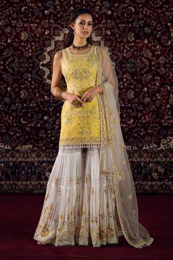 Lashkaraa Embroidered Sleeveless Kurta Set 
