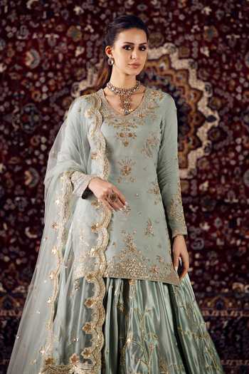 Shop Lashkaraa Green Organza, Net V-neck, Yes Embroidered Kurta Lehenga Set Online at Aza Fashions Shop_Lashkaraa_Green Organza, Net V-neck, Yes Embroidered Kurta Lehenga Set _Online_at_Aza_Fashions