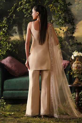 Lashkaraa Embroidered Sleeveless Kurta Set 