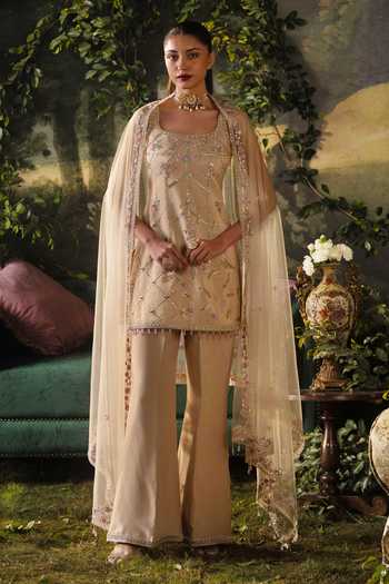 Lashkaraa Embroidered Sleeveless Kurta Set 