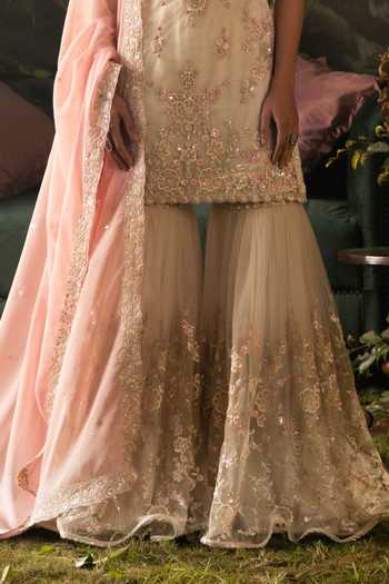 Buy Lashkaraa Pink Organza, Net Sweetheart Neck Embroidered Sleeveless Kurta Set Online at Aza Fashions Buy_Lashkaraa_Pink Organza, Net Sweetheart Neck Embroidered Sleeveless Kurta Set _Online_at_Aza_Fashions
