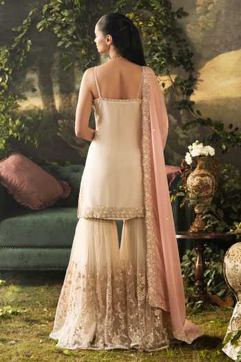 Lashkaraa Embroidered Sleeveless Kurta Set 