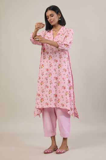 Tuli Pink Cotton V-neck, Yes Bana Floral Print Kurta With Pant Online at Aza Fashions Tuli_Pink Cotton V-neck, Yes Bana Floral Print Kurta With Pant _Online_at_Aza_Fashions