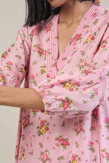 Buy Tuli Pink Cotton V-neck, Yes Bana Floral Print Kurta With Pant Buy_Tuli_Pink Cotton V-neck, Yes Bana Floral Print Kurta With Pant