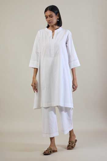 Tuli_White Cotton Mandarin Collar, Yes Yug Thread Work Kurta And Pant Set _Online_at_Aza_Fashions