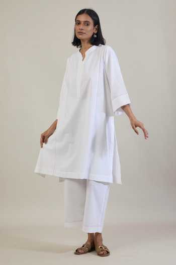 Buy_Tuli_White Cotton Mandarin Collar, Yes Yug Thread Work Kurta And Pant Set _Online_at_Aza_Fashions