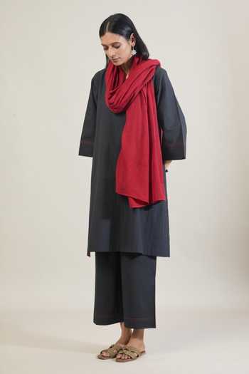 Buy Tuli Black Cotton, Kota Doria Split V-neck Daur Kurta Set With Contrast Dupatta Buy_Tuli_Black Cotton, Kota Doria Split V-neck Daur Kurta Set With Contrast Dupatta