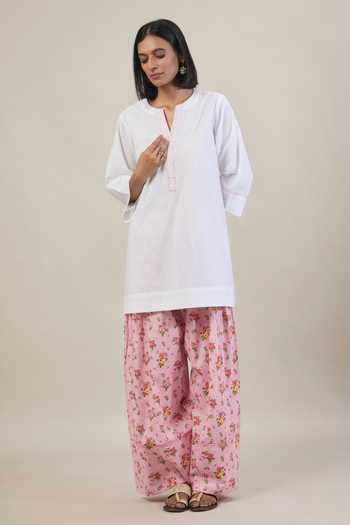 Tuli White Cotton, Kota Doria Split V-neck Eka Thread Work Kurta Set Online at Aza Fashions Tuli_White Cotton, Kota Doria Split V-neck Eka Thread Work Kurta Set _Online_at_Aza_Fashions