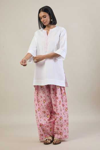 Buy Tuli White Cotton, Kota Doria Split V-neck Eka Thread Work Kurta Set Online at Aza Fashions Buy_Tuli_White Cotton, Kota Doria Split V-neck Eka Thread Work Kurta Set _Online_at_Aza_Fashions