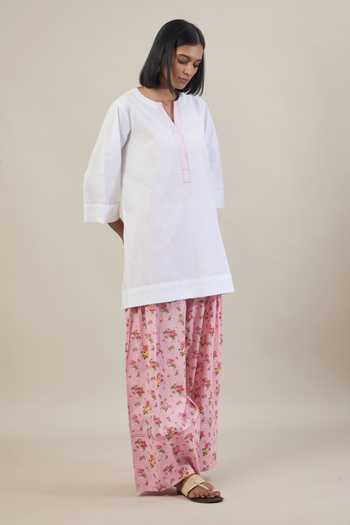 Tuli White Cotton, Kota Doria Split V-neck Eka Thread Work Kurta Set at Aza Fashions Tuli_White Cotton, Kota Doria Split V-neck Eka Thread Work Kurta Set _at_Aza_Fashions