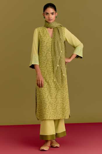 Devnaagri Floral Pattern Kurta Set 