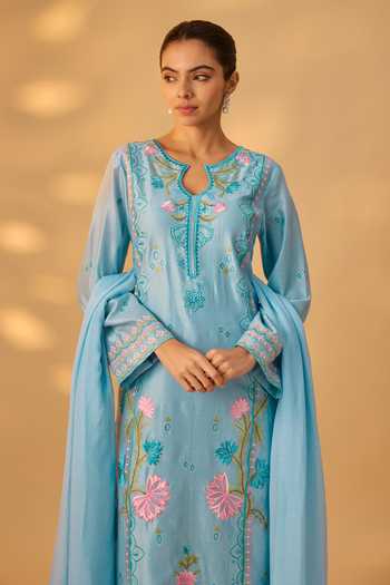 Buy_The Aarya_Blue Silk, Chanderi Keyhole Neck, Yes Floral Embroidered Kurta Set _Online_at_Aza_Fashions