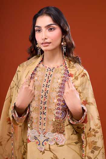 Anamika Khanna_Green Round Neck Floral Leaf Print Kurta Set _at_Aza_Fashions