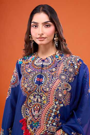 Anamika Khanna_Green Round Neck Embroidered Straight Kurta Set _Online_at_Aza_Fashions