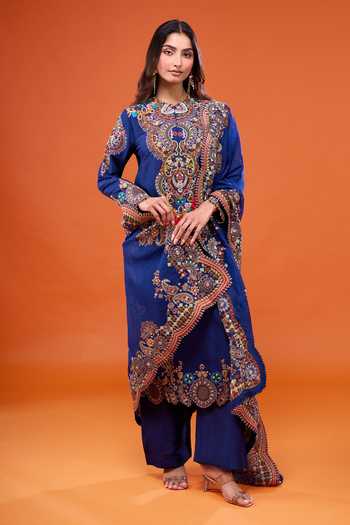 Buy_Anamika Khanna_Green Round Neck Embroidered Straight Kurta Set _Online_at_Aza_Fashions