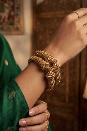 Chaotiq By Arti Traditional Carved Bangle 