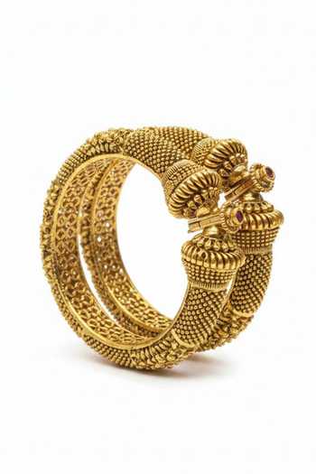 Chaotiq By Arti Traditional Carved Bangle 