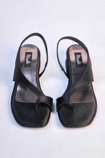 Shop_Miraki_Black Minimal Sculpted Heels _Online_at_Aza_Fashions