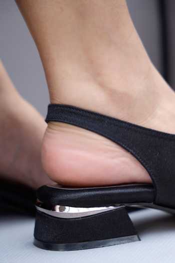 Buy_Miraki_Black Minimal Sculpted Heels 