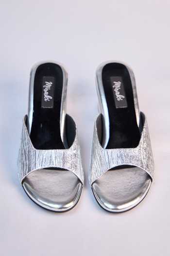 Buy_Miraki_Silver Metallic Textured Heels 