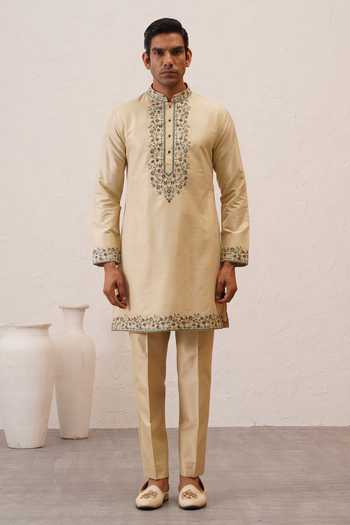 Shop ZOOP MEN Green Velvet, Polyester, Silk Embroidered Bundi Kurta Set Shop_ZOOP MEN_Green Velvet, Polyester, Silk Embroidered Bundi Kurta Set