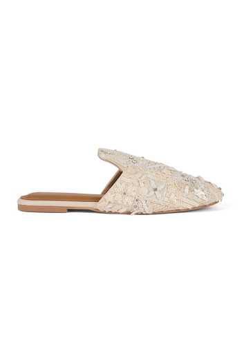 Anaar Off White Casablanca Embroidered Mules Online at Aza Fashions Anaar_Off White Casablanca Embroidered Mules _Online_at_Aza_Fashions