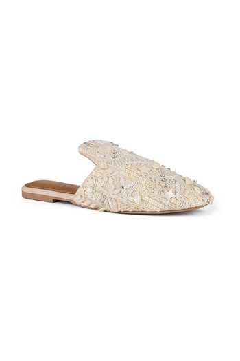 Buy Anaar Off White Casablanca Embroidered Mules Online at Aza Fashions Buy_Anaar_Off White Casablanca Embroidered Mules _Online_at_Aza_Fashions