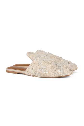 Anaar Off White Casablanca Embroidered Mules at Aza Fashions Anaar_Off White Casablanca Embroidered Mules _at_Aza_Fashions