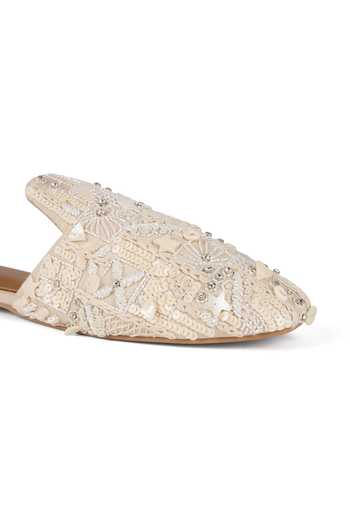 Buy Anaar Off White Casablanca Embroidered Mules Buy_Anaar_Off White Casablanca Embroidered Mules