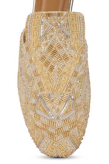 Buy Anaar Gold Queen Embroidered Mules Buy_Anaar_Gold Queen Embroidered Mules